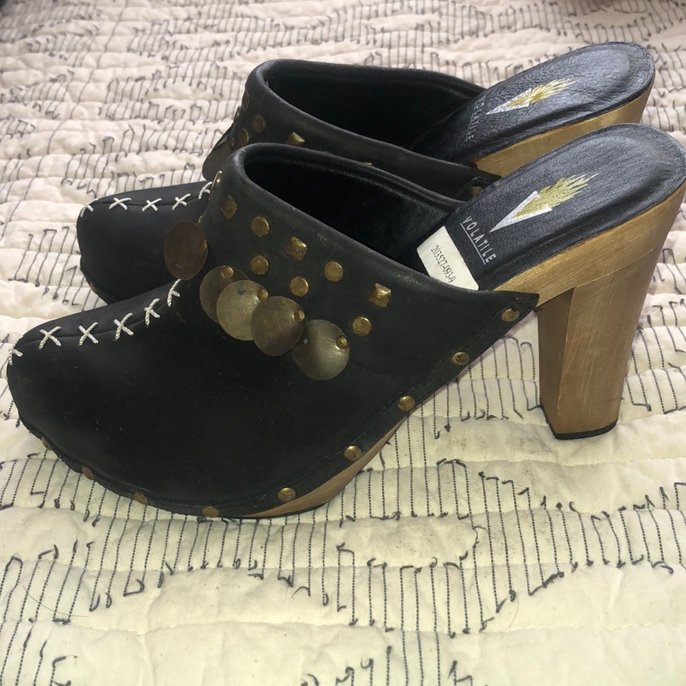 Volatile wooden heels